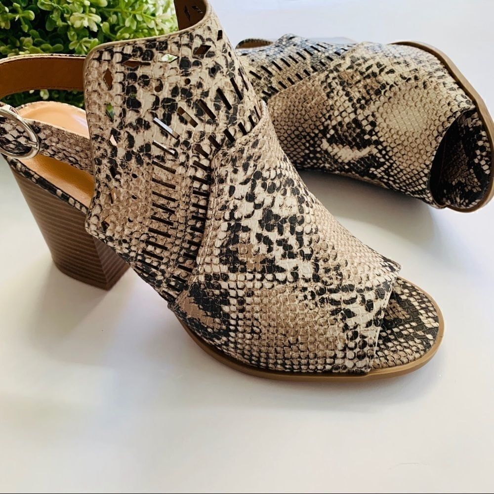 Qupid Caris Snake Print Peep Toe Slingback Bootie Sandal Cutout Block Heel Sz 7